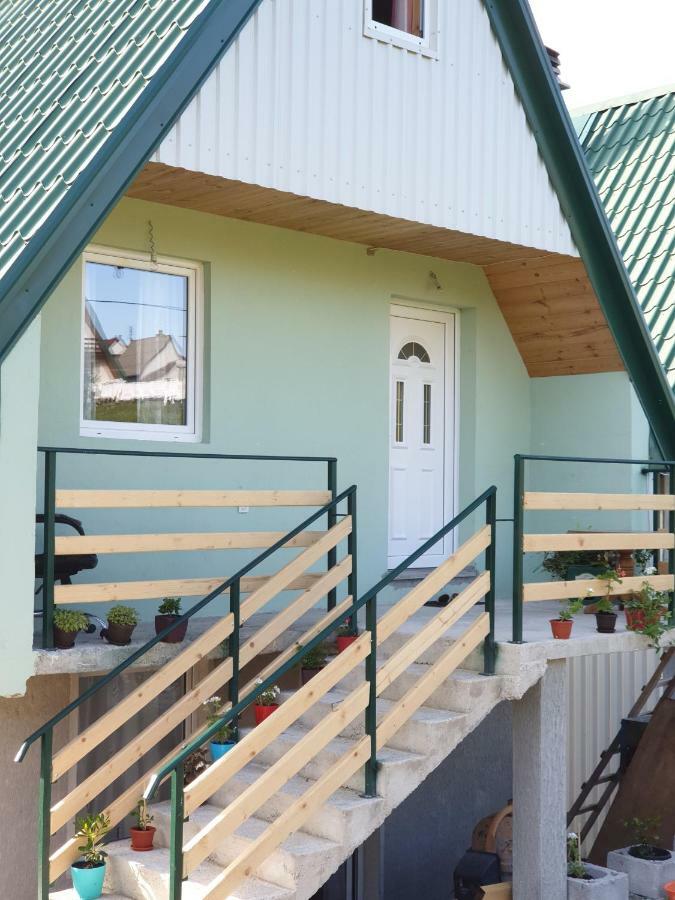 Apartmani Mir Жабляк Екстер'єр фото